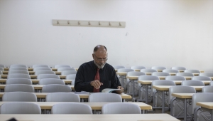 Tercümanlık hayaliyle 60'ından sonra girdiği üniversiteden mezun oldu