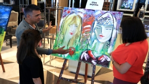 Ukraynalı ressamlar savaşla ilgili endişelerini tuvale yansıttı