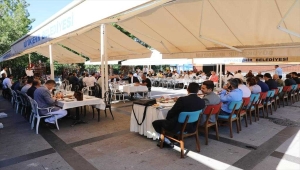 Vali Gökmen Çiçek turizm acenteleri ve otel yöneticileriyle bir araya geldi