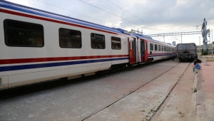 Yozgat'ta yük treninin vagonunun devrilmesi nedeniyle Ankara-Kayseri demir yolu ulaşıma kapandı