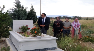 15 Temmuz Derneğinden şehitlik unvanı verilen erin kabrine ziyaret