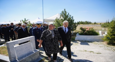 15 Temmuz şehidi polis Fatih Dalgıç kabri başında anıldı
