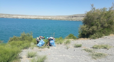 Acıgöl'de çevre temizliği yapıldı