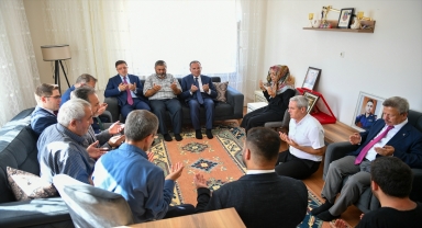 Adalet Bakanı Bekir Bozdağ, Yozgat'ta şehit ailesini ziyaret etti