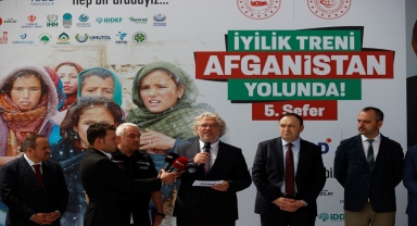 Afganistan'a yardım malzemesi taşıyan 