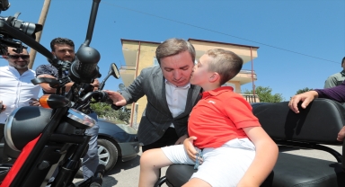 Aksaray'da DMD hastası 10 yaşındaki çocuğa doğum günü kutlaması