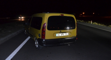 Aksaray'da seyir halindeki hafif ticari aracın bagajından düşen bebek öldü