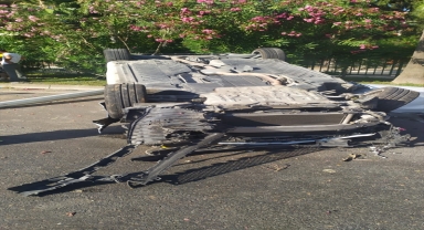 Alanya'da devrilen otomobildeki 2 kişi yaralandı