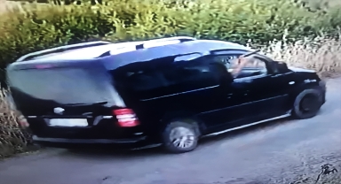 Antalya'da bir eve silahla ateş edilme olayı güvenlik kamerasına yansıdı