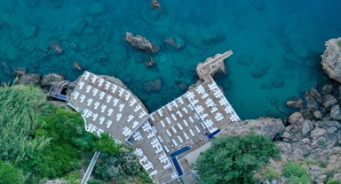 Antalya'da falez plajlarının doluluk oranı anlık takip edilebiliyor