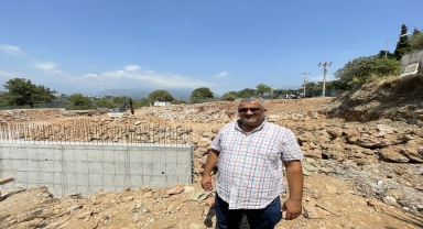 Antalya'da inşaat kazısı sırasında sarkıt ve dikitlerin olduğu mağara bulundu