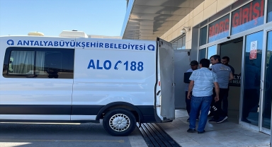 Antalya'da trafik kazasında hayatını kaybeden 3 kadının cenazeleri yakınlarına teslim edildi