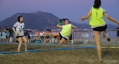 Antalya'da Uluslararası Plaj Hentbolu Turnuvası düzenlendi