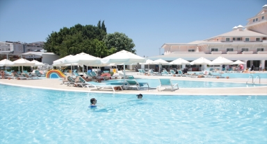 Antalya turizminde bayram tatili hareketliliği yaşanıyor