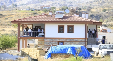 Antalya Valisi Yazıcı, Manavgat'taki orman yangını bölgesinde incelemelerde bulundu: