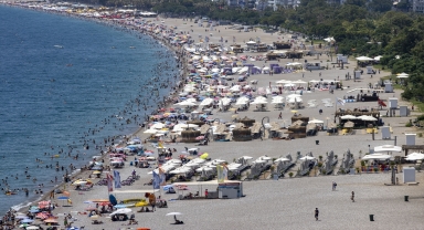 Antalya ve Muğla sahillerinde bayram tatili yoğunluğu sürüyor