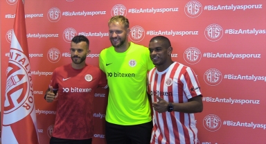 Antalyaspor, Martins, Boffin ve Güray Vural ile sözleşme yeniledi