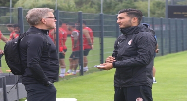 Antalyaspor'un Almanya kampında Nick Littlehales futbolculara uyku eğitimi verdi 