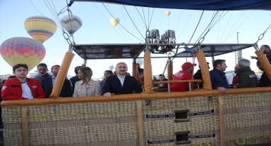 Bakan Karaismailoğlu, yerli sıcak hava balonuyla Kapadokya semalarında uçtu: