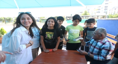 Başkan Büyükkılıç kütüphanede öğrencilerle bir araya geldi