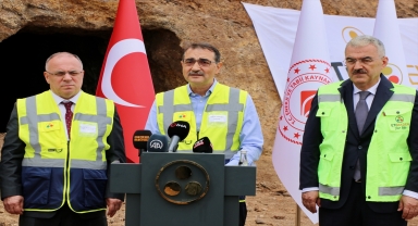 Enerji ve Tabii Kaynaklar Bakanı Dönmez, Beylikova nadir toprak elementi sahasını inceledi: