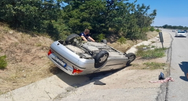 Eskişehir'de devrilen otomobildeki 2 kişi öldü, 2 kişi yaralandı