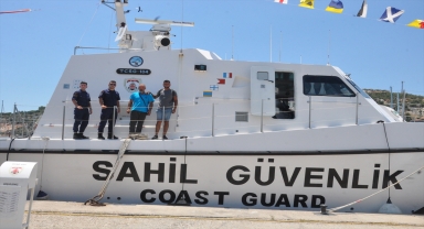 Finike'de sahil güvenlik botu vatandaşların ziyaretine açıldı 