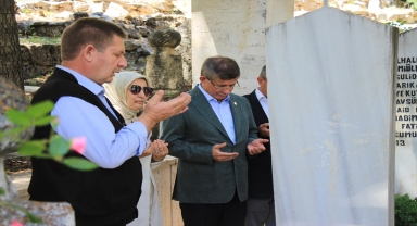 Gelecek Partisi Genel Başkanı Davutoğlu, Konya'da partililerle bayramlaştı