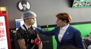 İYİ Parti Genel Başkanı Akşener, Ankara'da esnafın sorunlarını dinledi: