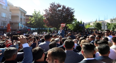 İYİ Parti Genel Başkanı Akşener Yenimahalle'de vatandaşlara hitap etti: