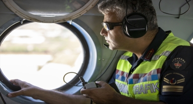 Jandarma turizm kenti Antalya'da trafiği helikopterle denetledi