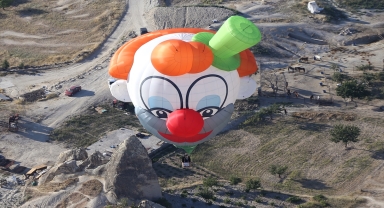 Kapadokya semaları figürlü balonlarla şenlendi 