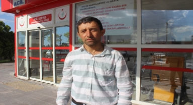 Karapınar'da bir kişinin boğazına tutunan kene çıkarıldı 