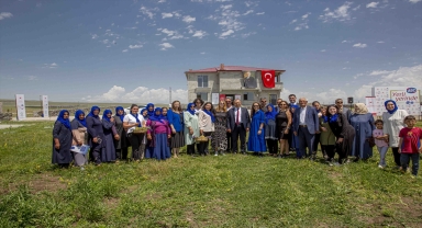 Karslı kadın çiftçiler, mavi kantaronla yıllık 7 milyon liralık gelir imkanına kavuşuyor