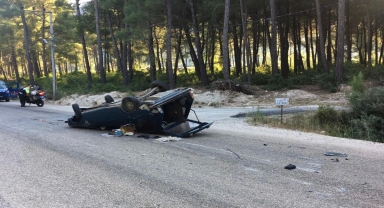 Kaş'ta devrilen otomobilin sürücüsü yaralandı