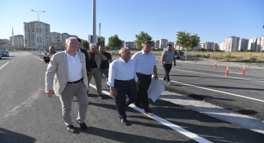 Kayseri Büyükşehir Belediye Başkanı Büyükkılıç, katlı kavşağı inceledi