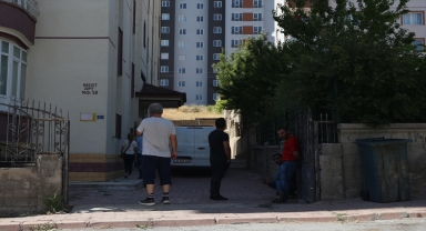 Kayseri'de apartmanın çatısında çıkan yangın hasara neden oldu