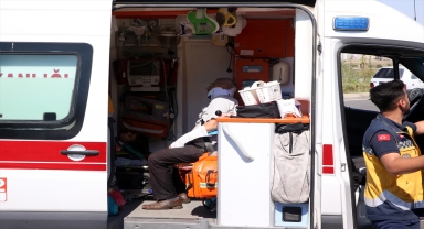 Kayseri'de minibüs ile hafif ticari aracın çarpıştığı kazada 8 kişi yaralandı