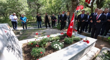 Kılıçdaroğlu, Çamlıdere ilçesinde esnaf ziyaretinde bulundu