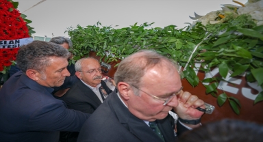 Kılıçdaroğlu, CHP Sözcüsü Faik Öztrak'ın annesinin cenaze törenine katıldı