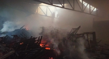 Kırıkkale'de depoda çıkan yangın hasara yol açtı