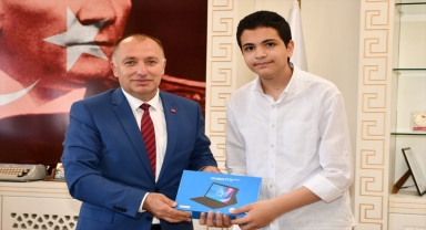 Kırıkkale'de LGS sınavında tam puan alan öğrenci ödüllendirildi