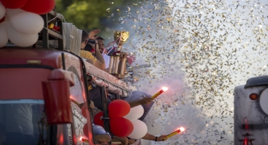 Kırkpınar Başpehlivanı Cengizhan Şimşek'e memleketi Antalya'da coşkulu karşılama