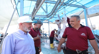 Kocasinan Belediyesinin kurban kesim yerinde 400 personel ve 84 kasap görev aldı