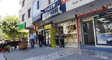 Konya'da 2 şüpheli kuyumcudan yüklü miktarda döviz alıp kaçtı