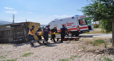 Konya'da devrilen traktörün sürücüsü ağır yaralandı