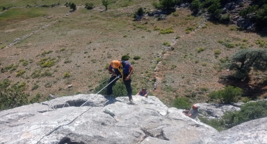 Konya'da kayalıklarda mahsur kalan keçiler, AFAD ekiplerince kurtarıldı