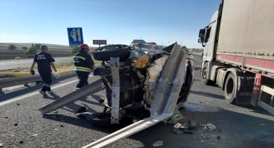 Konya'da Otomobil Devrildi! Yaralılar Var
