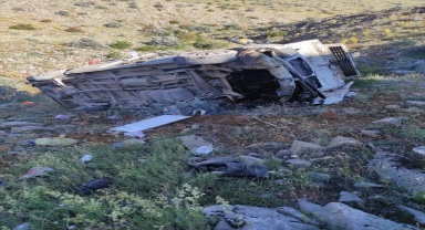 Konya'da tarım işçilerini taşıyan midibüsün devrilmesi sonucu 2 kişi öldü, 18 kişi yaralandı