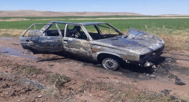 Kulu'da seyir halindeki otomobil yandı